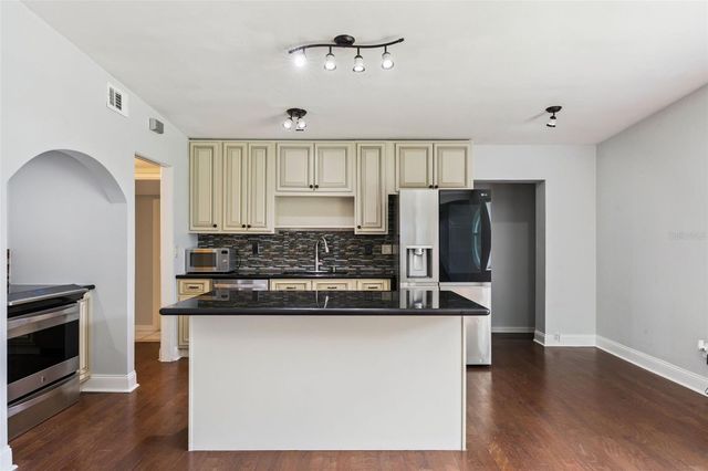 526 N HAMPTON AVENUE, Orlando, FL 32803