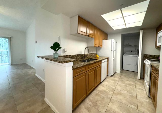 1300 Crestwood Drive 1309, Royal Palm Beach, FL 33411