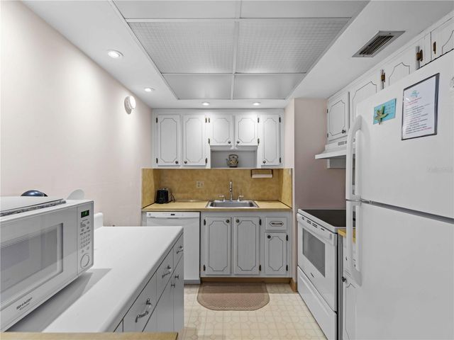 72 BOUNDARY BOULEVARD 226, Rotonda West, FL 33947