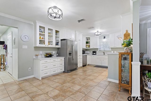 9303 Londonderry Dr, Tyler, TX 75703