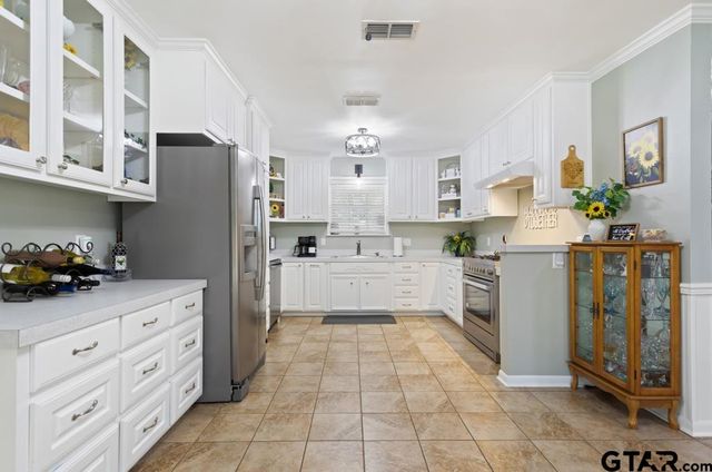 9303 Londonderry Dr, Tyler, TX 75703