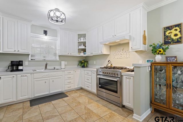 9303 Londonderry Dr, Tyler, TX 75703