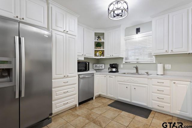 9303 Londonderry Dr, Tyler, TX 75703