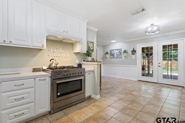 9303 Londonderry Dr, Tyler, TX 75703