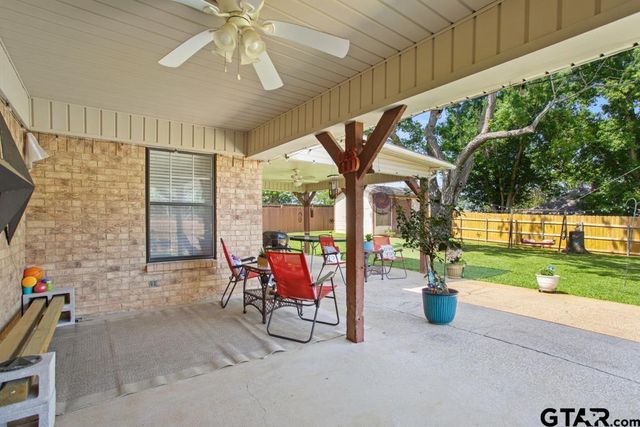 9303 Londonderry Dr, Tyler, TX 75703