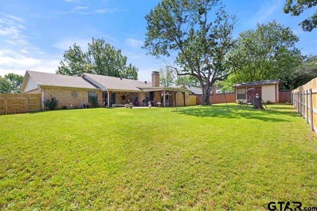 9303 Londonderry Dr, Tyler, TX 75703