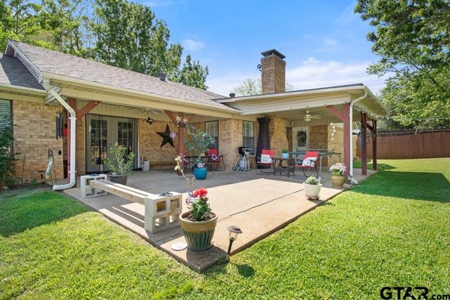 9303 Londonderry Dr, Tyler, TX 75703