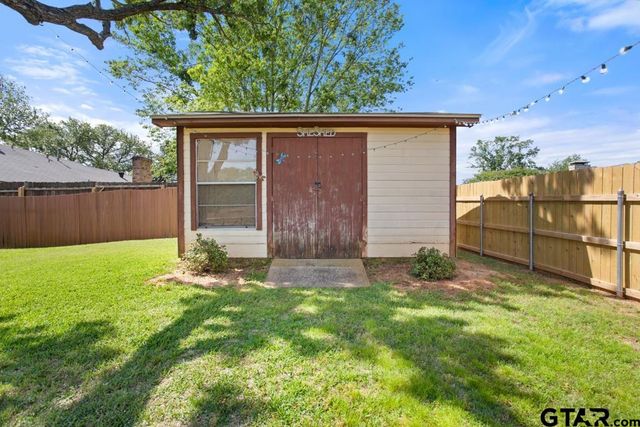 9303 Londonderry Dr, Tyler, TX 75703