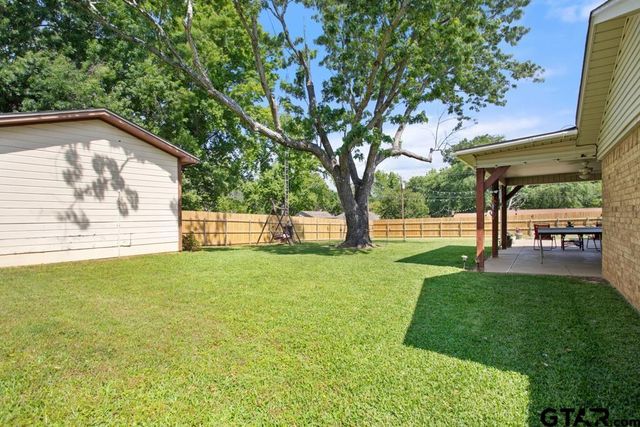 9303 Londonderry Dr, Tyler, TX 75703