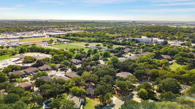 431 Oakhill Drive, Denton, TX 76201