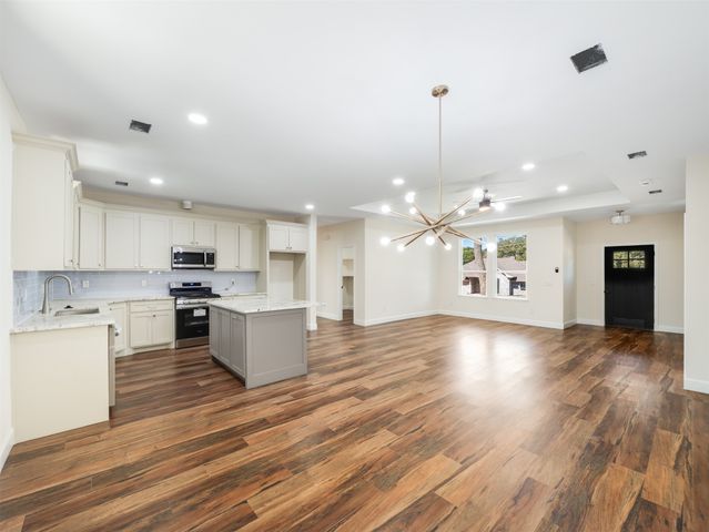 431 Oakhill Drive, Denton, TX 76201