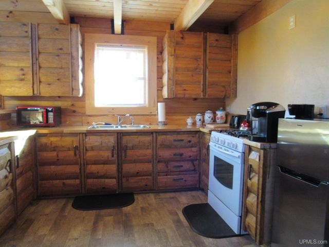 19007 Cr 601 Road, Champion, MI 49814