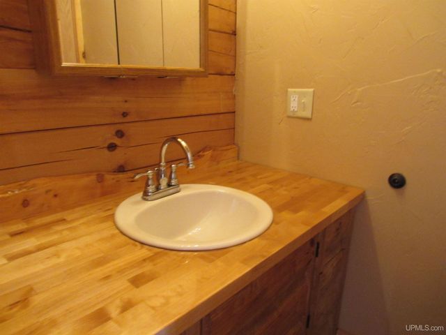 19007 Cr 601 Road, Champion, MI 49814