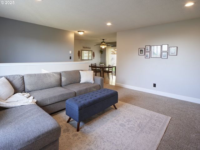 622 MOUNT PLEASANT Rd, Kelso, WA 98626