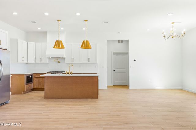 13264 Nacho Alvarado Drive, Clint, TX 79836