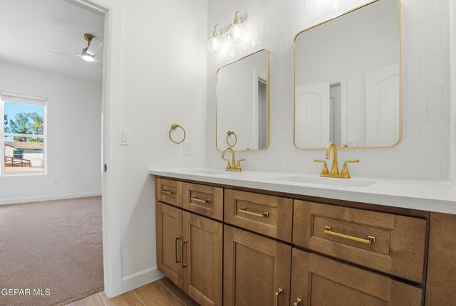 13264 Nacho Alvarado Drive, Clint, TX 79836