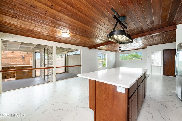 9500 E 33rd Street, Tucson, AZ 85748