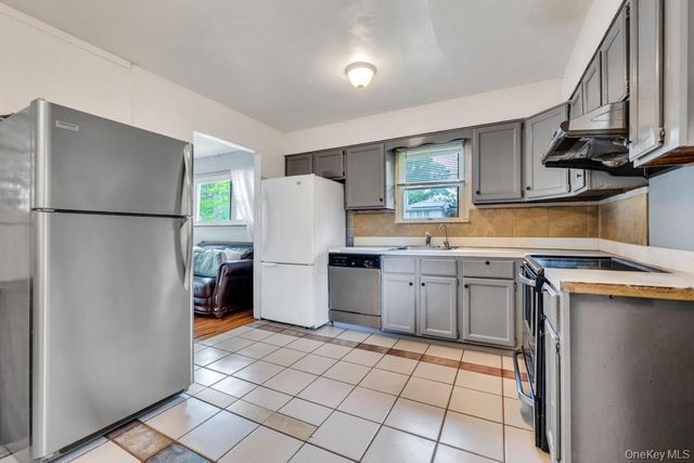 90 Pinewood Drive, Shirley, NY 11967