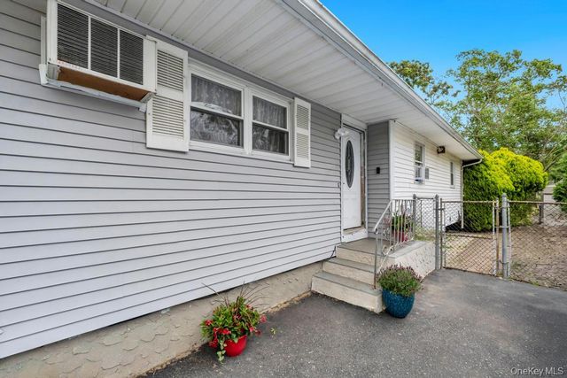 90 Pinewood Drive, Shirley, NY 11967