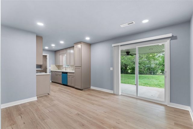 903 White Road, Springdale, AR 72762