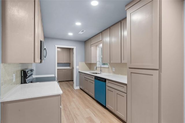 903 White Road, Springdale, AR 72762
