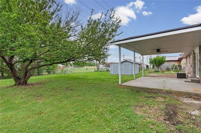 903 White Road, Springdale, AR 72762