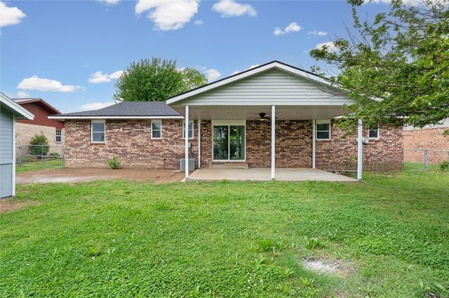 903 White Road, Springdale, AR 72762