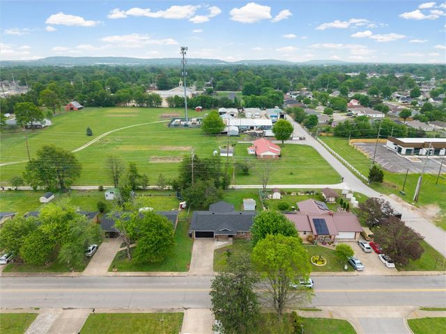 903 White Road, Springdale, AR 72762