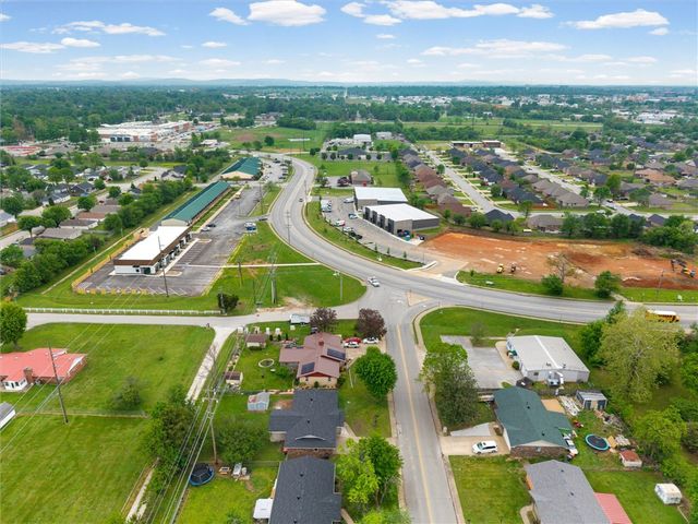 903 White Road, Springdale, AR 72762