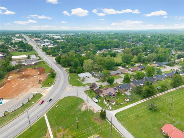 903 White Road, Springdale, AR 72762