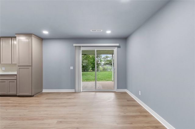 903 White Road, Springdale, AR 72762