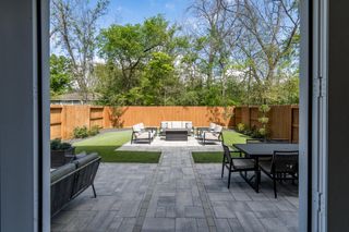 4926 Wunder Way, Houston, TX 77069