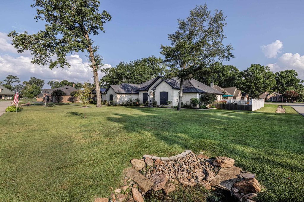 106 Graham Ln, Bullard, TX 75757