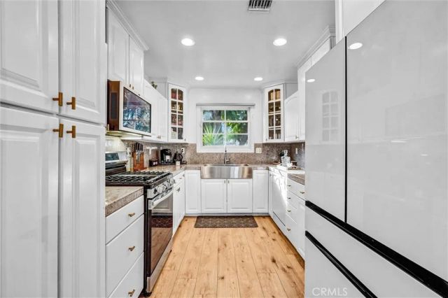 7758 Chimineas Avenue, Reseda, CA 91335