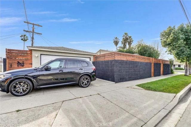 7758 Chimineas Avenue, Reseda, CA 91335