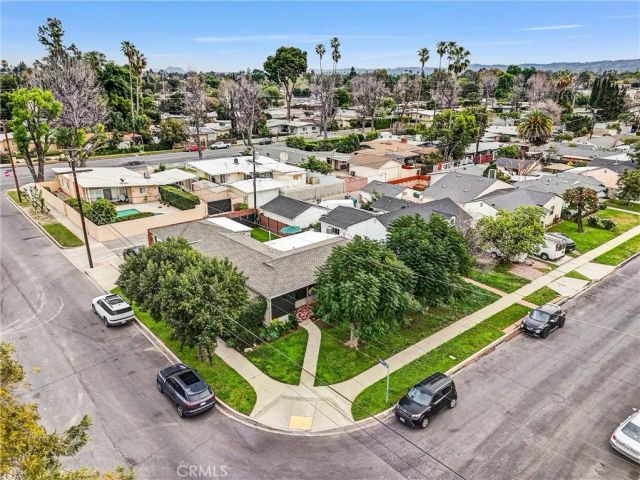 7758 Chimineas Avenue, Reseda, CA 91335