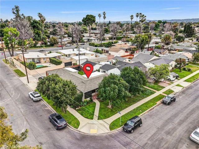 7758 Chimineas Avenue, Reseda, CA 91335