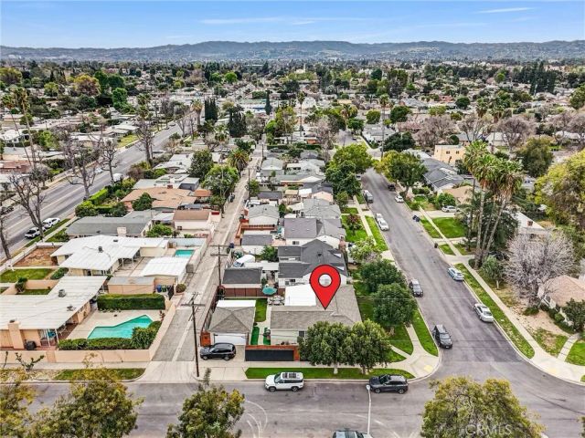 7758 Chimineas Avenue, Reseda, CA 91335