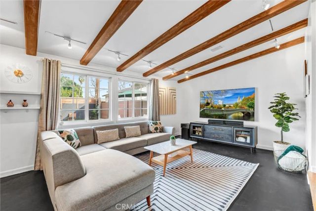 7758 Chimineas Avenue, Reseda, CA 91335