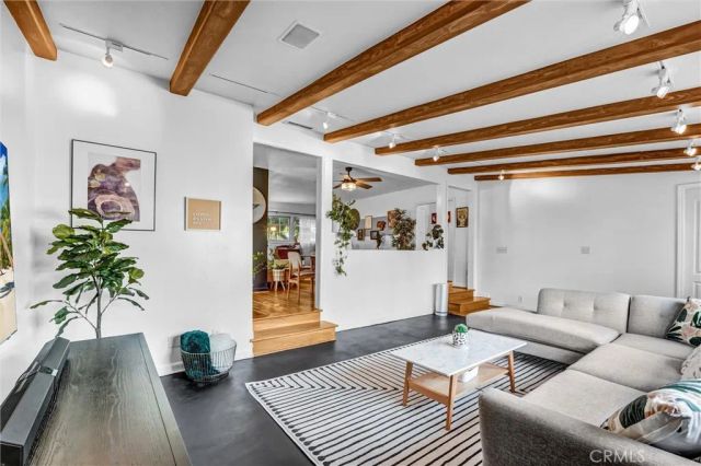 7758 Chimineas Avenue, Reseda, CA 91335