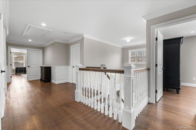 42 Meadowbrook Road, Syosset, NY 11791