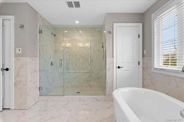 42 Meadowbrook Road, Syosset, NY 11791