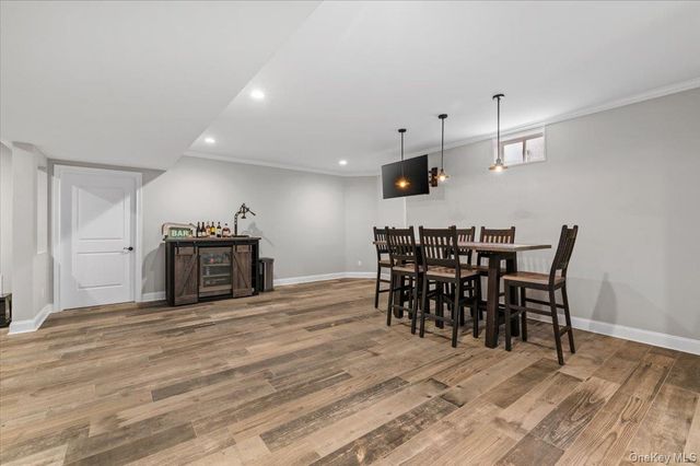 42 Meadowbrook Road, Syosset, NY 11791