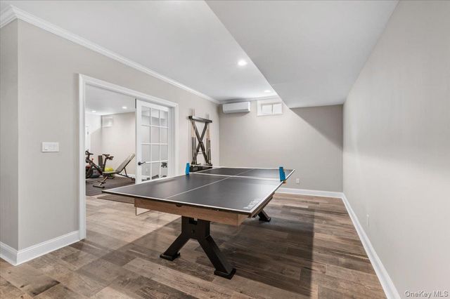 42 Meadowbrook Road, Syosset, NY 11791