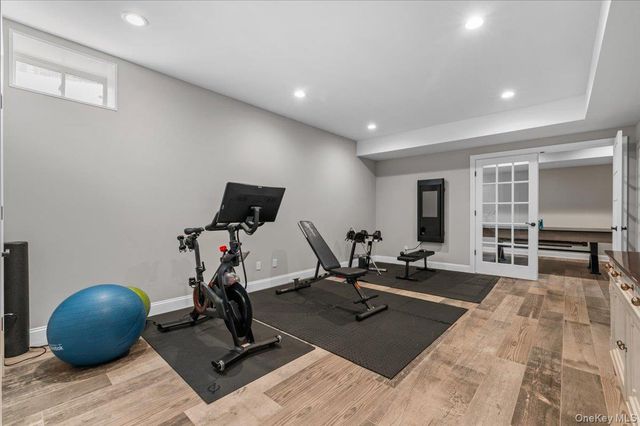 42 Meadowbrook Road, Syosset, NY 11791