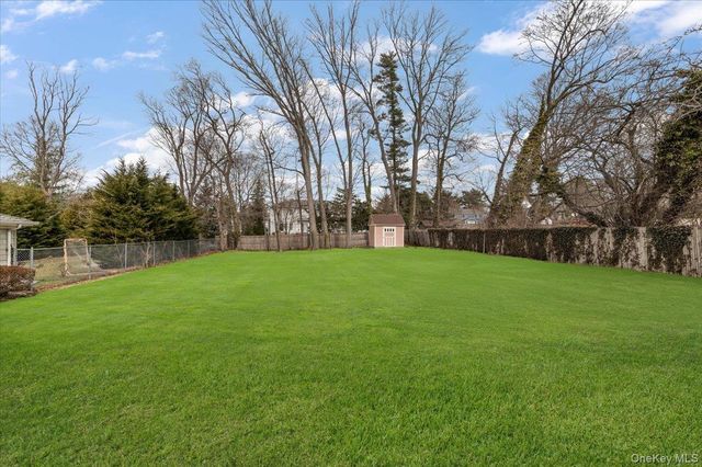 42 Meadowbrook Road, Syosset, NY 11791