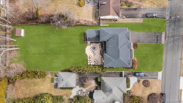 42 Meadowbrook Road, Syosset, NY 11791