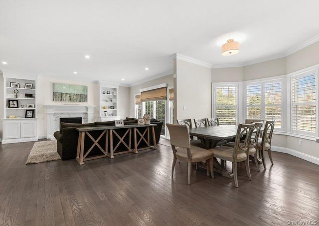 42 Meadowbrook Road, Syosset, NY 11791