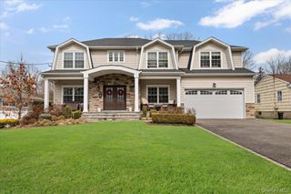 42 Meadowbrook Road, Syosset, NY 11791