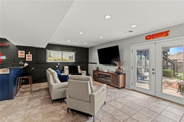 3020 S Argonne Court, Blue Springs, MO 64015
